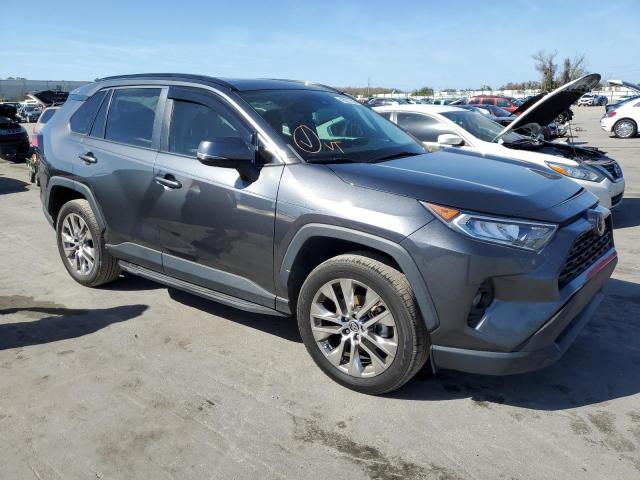 2T3C1RFV5LC065106 - 2020 TOYOTA RAV4 XLE PREMIUM GRAY photo 4