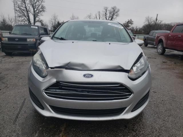 3FADP4BJ8JM100734 - 2018 FORD FIESTA SE SILVER photo 5