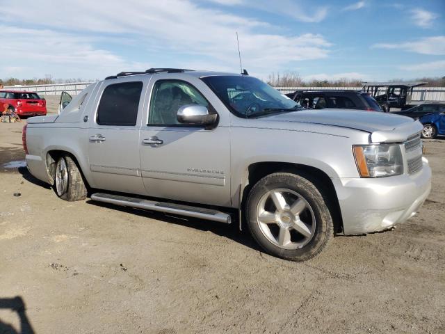 3GNTKGE74DG210826 - 2013 CHEVROLET AVALANCHE LTZ SILVER photo 4