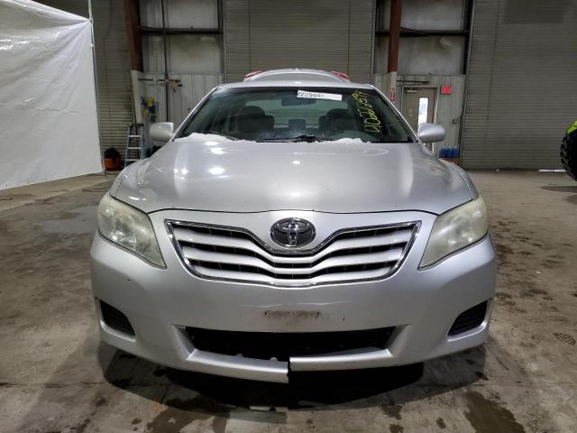 4T1BF3EK3BU681328 - 2011 TOYOTA CAMRY BASE SILVER photo 5