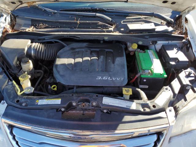 2A4RR8DG8BR714674 - 2011 CHRYSLER TOWN & COU TOURING L WHITE photo 12