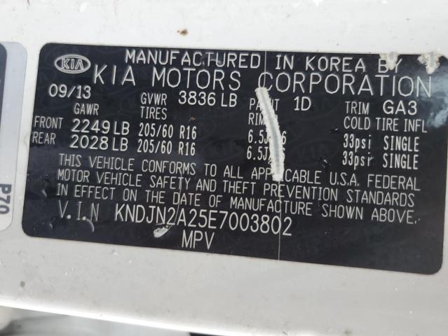 KNDJN2A25E7003802 - 2014 KIA SOUL WHITE photo 12