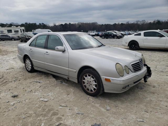 WDBJF82J9YX041977 - 2000 MERCEDES-BENZ E320 320 4MATIC SILVER photo 4