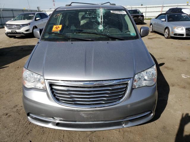 2C4RC1BG2FR696275 - 2015 CHRYSLER TOWN & COU SILVER photo 5