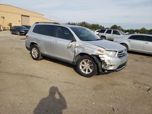 5TDZA3EH2DS038403 - 2013 TOYOTA HIGHLANDER BASE SILVER photo 4