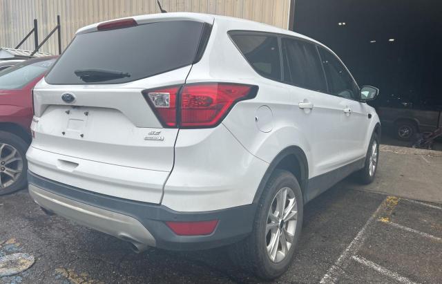 1FMCU0GD8KUB81883 - 2019 FORD ESCAPE SE WHITE photo 4