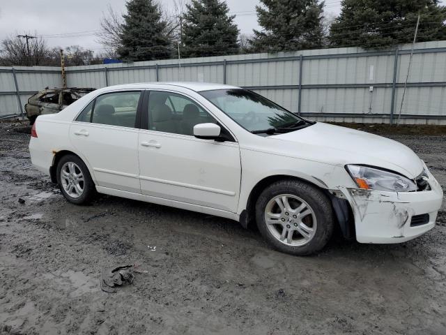 JHMCM56357C017688 - 2007 HONDA ACCORD SE WHITE photo 4