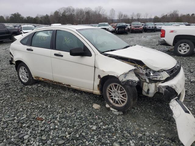 1FAHP3FNXBW120879 - 2011 FORD FOCUS SE WHITE photo 4