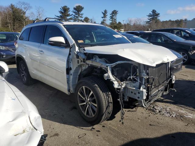 5TDJZRFH0HS454933 - 2017 TOYOTA HIGHLANDER SE WHITE photo 4