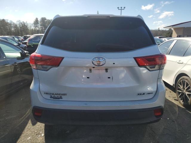 5TDJZRFH0HS454933 - 2017 TOYOTA HIGHLANDER SE WHITE photo 6