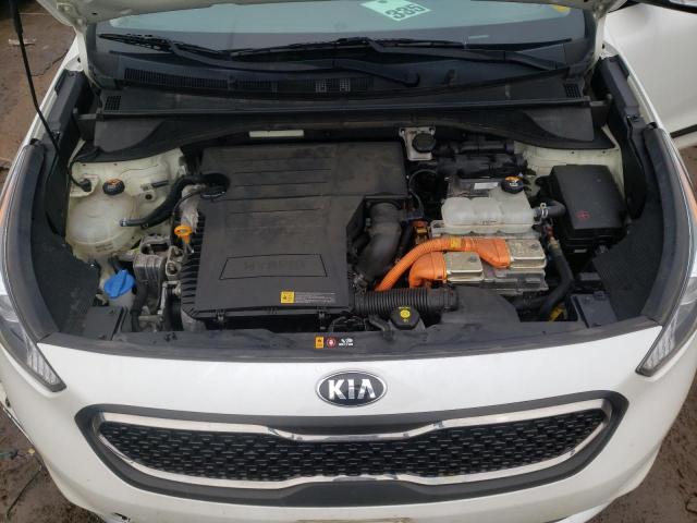 KNDCC3LC1K5282800 - 2019 KIA NIRO EX WHITE photo 11