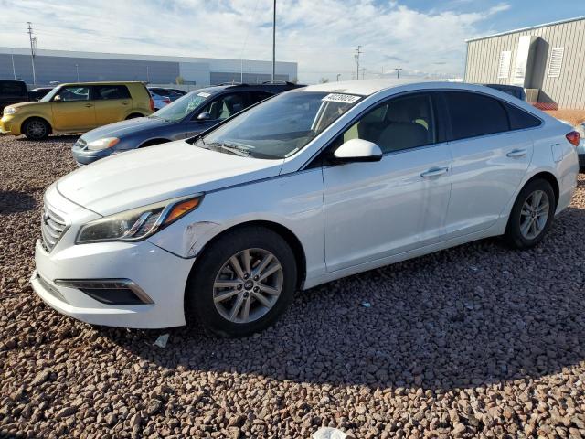 5NPE24AF0FH245385 - 2015 HYUNDAI SONATA SE WHITE photo 1