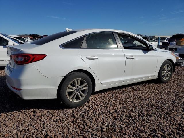 5NPE24AF0FH245385 - 2015 HYUNDAI SONATA SE WHITE photo 3