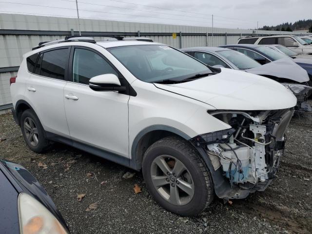 2T3RFREV2FW332413 - 2015 TOYOTA RAV4 XLE WHITE photo 4