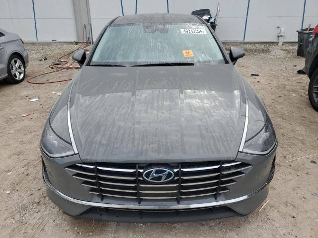 5NPEG4JAXLH048922 - 2020 HYUNDAI SONATA SE GRAY photo 5