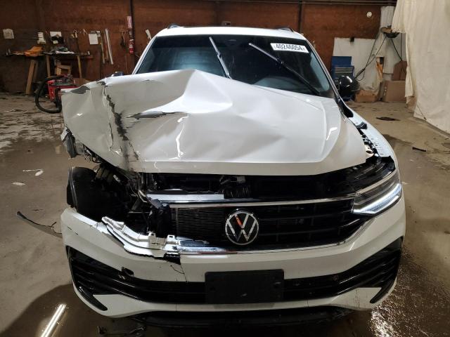 3VV8B7AXXPM010125 - 2023 VOLKSWAGEN TIGUAN SE R-LINE BLACK WHITE photo 5