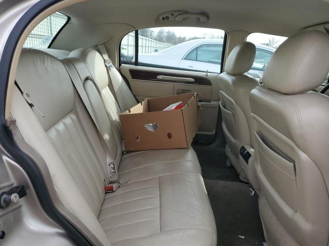 1LNHM81W73Y646095 - 2003 LINCOLN TOWN CAR EXECUTIVE GOLD photo 10