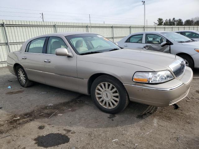 1LNHM81W73Y646095 - 2003 LINCOLN TOWN CAR EXECUTIVE GOLD photo 4