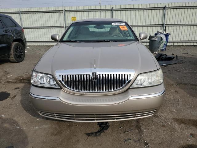 1LNHM81W73Y646095 - 2003 LINCOLN TOWN CAR EXECUTIVE GOLD photo 5