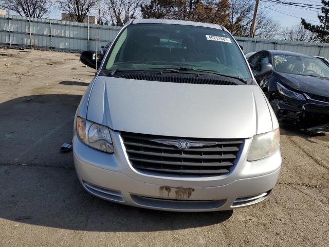 1A4GP45R16B745842 - 2006 CHRYSLER TOWN & COU SILVER photo 5