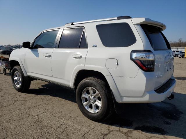 JTENU5JR5P6088700 - 2023 TOYOTA 4RUNNER SE WHITE photo 2