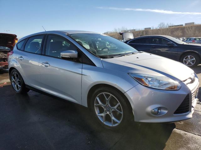 1FADP3K21EL175561 - 2014 FORD FOCUS SE SILVER photo 4