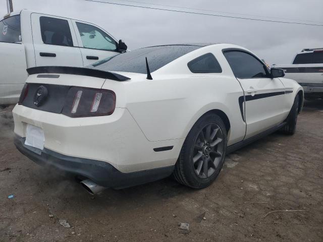 1ZVBP8AM1C5248931 - 2012 FORD MUSTANG WHITE photo 3
