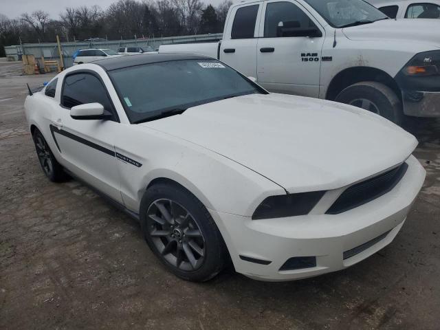 1ZVBP8AM1C5248931 - 2012 FORD MUSTANG WHITE photo 4