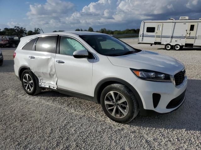 5XYPG4A50LG678399 - 2020 KIA SORENTO S WHITE photo 4