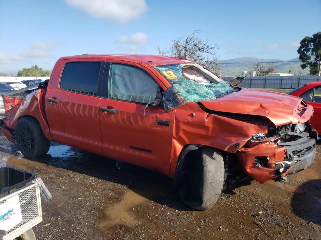 5TFDY5F16FX469004 - 2015 TOYOTA TUNDRA CREWMAX SR5 ORANGE photo 4