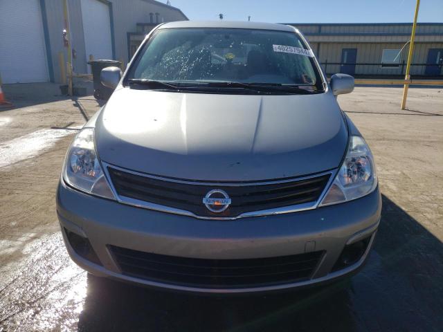 3N1BC1CP5BL388608 - 2011 NISSAN VERSA S GRAY photo 5