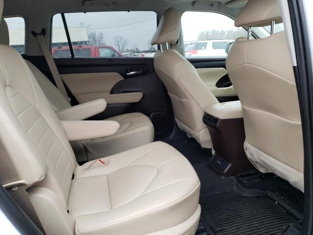 5TDGZRBH7MS060162 - 2021 TOYOTA HIGHLANDER XLE WHITE photo 11