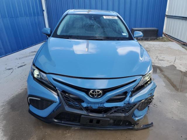 4T1T11AK2PU184226 - 2023 TOYOTA CAMRY SE NIGHT SHADE BLUE photo 5