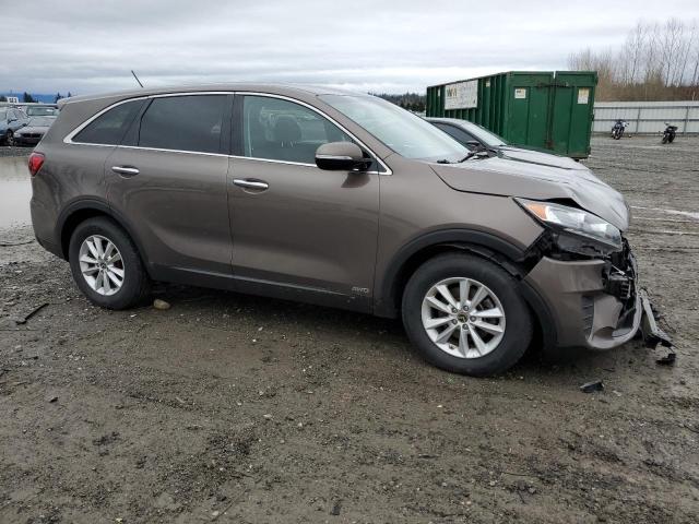 5XYPGDA51KG559422 - 2019 KIA SORENTO LX BROWN photo 4