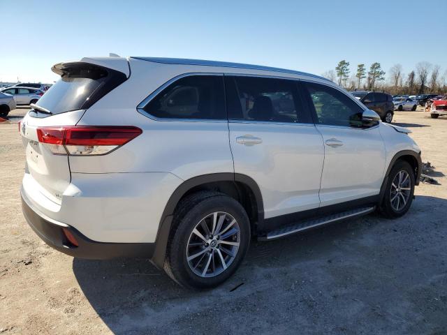 5TDKZRFH9KS563242 - 2019 TOYOTA HIGHLANDER SE WHITE photo 3