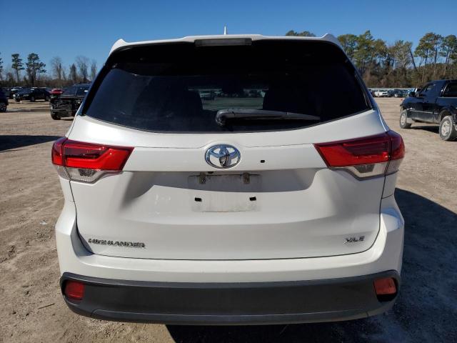 5TDKZRFH9KS563242 - 2019 TOYOTA HIGHLANDER SE WHITE photo 6