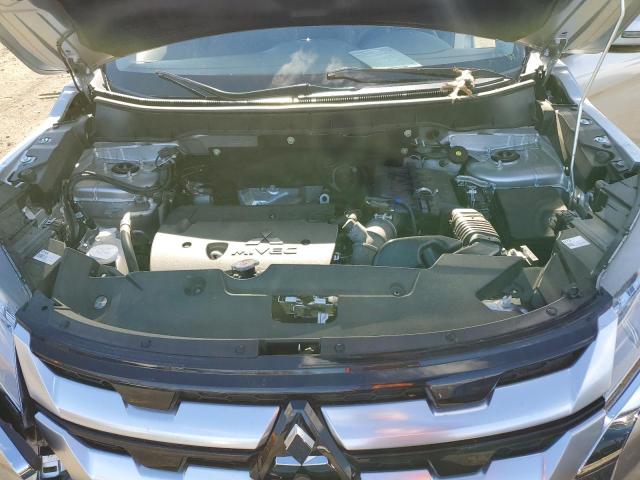 JA4ARUAU7NU008352 - 2022 MITSUBISHI OUTLANDER ES 银色 照片 12