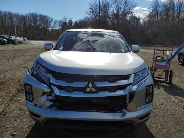 JA4ARUAU7NU008352 - 2022 MITSUBISHI OUTLANDER ES 银色 照片 5