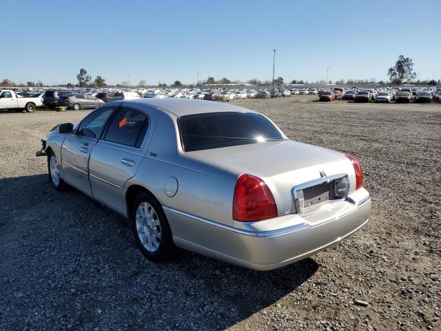 2LNBL8CV2AX751704 - 2010 LINCOLN TOWN CAR SIGNATURE LIMITED SILVER photo 2