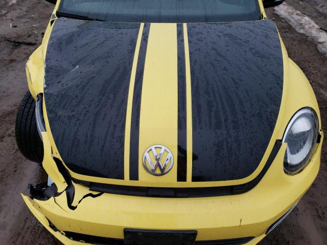 3VWVT7AT6EM628869 - 2014 VOLKSWAGEN BEETLE TURBO YELLOW photo 11