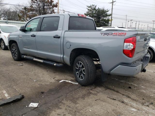 5TFDW5F19JX709922 - 2018 TOYOTA TUNDRA CREWMAX SR5 GRAY photo 2