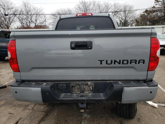 5TFDW5F19JX709922 - 2018 TOYOTA TUNDRA CREWMAX SR5 GRAY photo 6