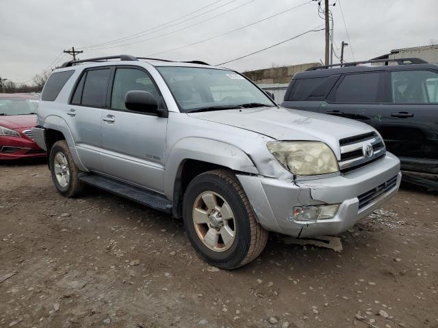 JTEBU14R050077613 - 2005 TOYOTA 4RUNNER SR5 SILVER photo 4