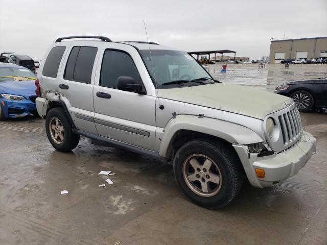 1J4GK38K95W642974 - 2005 JEEP LIBERTY RENEGADE SILVER photo 4