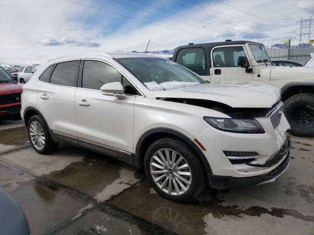 5LMCJ1D9XKUL26787 - 2019 LINCOLN MKC WHITE photo 4