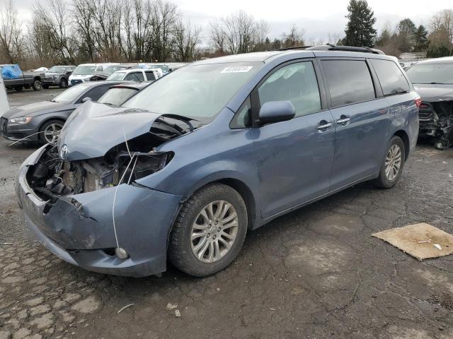 5TDYK3DC0FS657079 - 2015 TOYOTA SIENNA XLE BLUE photo 1