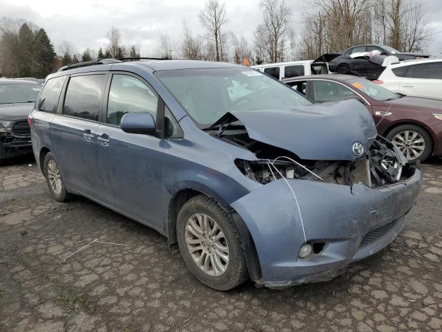 5TDYK3DC0FS657079 - 2015 TOYOTA SIENNA XLE BLUE photo 4