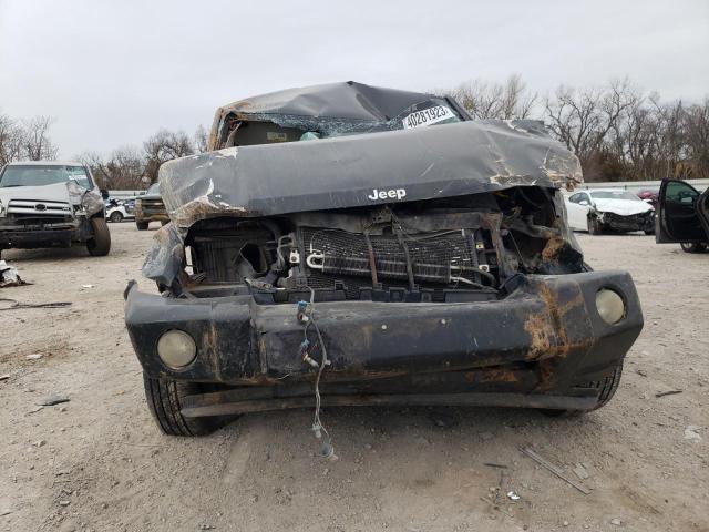 1J8HG48KX8C111699 - 2008 JEEP COMMANDER SPORT Schwarz Foto 5