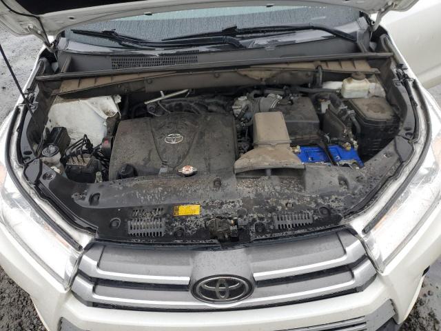 5TDJZRFH5JS836770 - 2018 TOYOTA HIGHLANDER SE WHITE photo 12