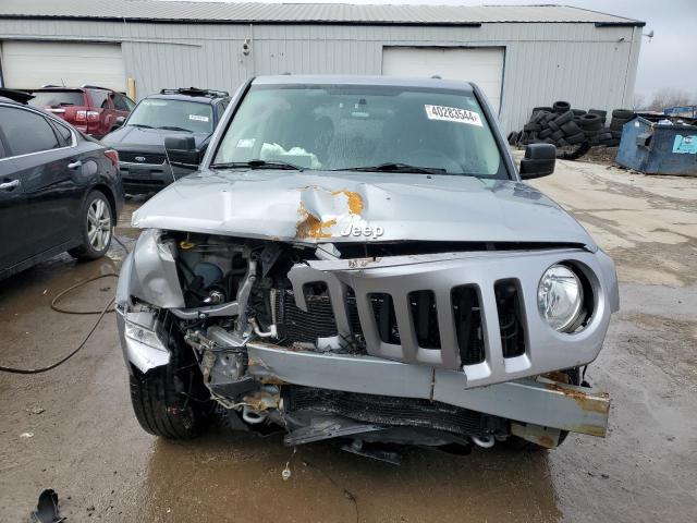 1C4NJPFA8FD107889 - 2015 JEEP PATRIOT LATITUDE SILVER photo 5